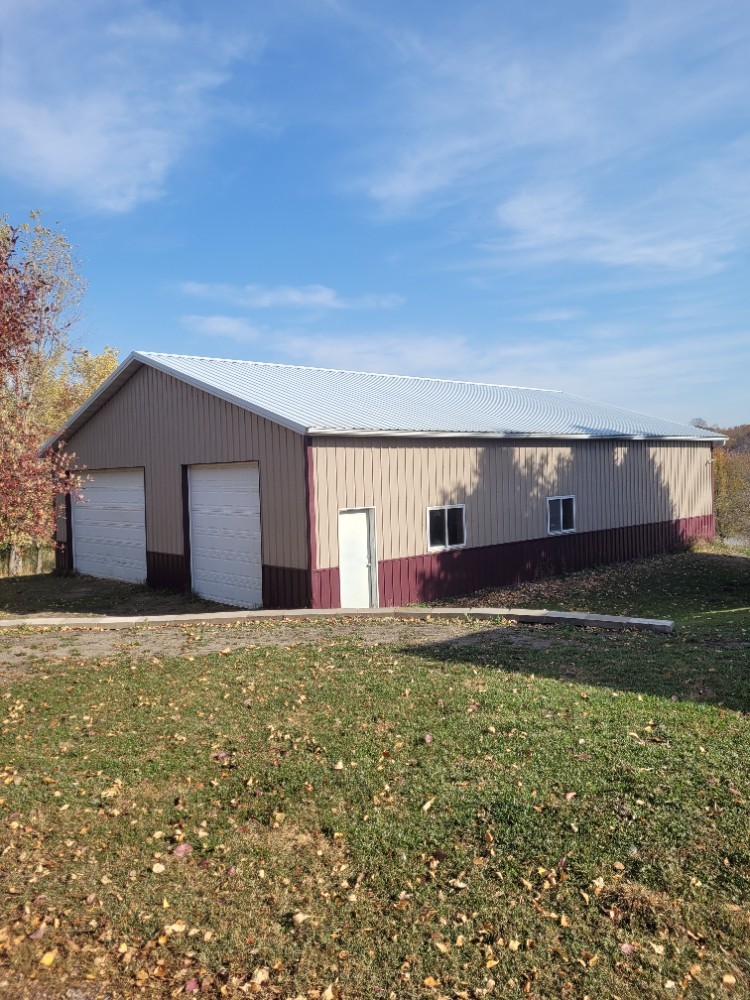 Rent Indoor Pole Barn Car Parking in Chisago City, MN STOW IT