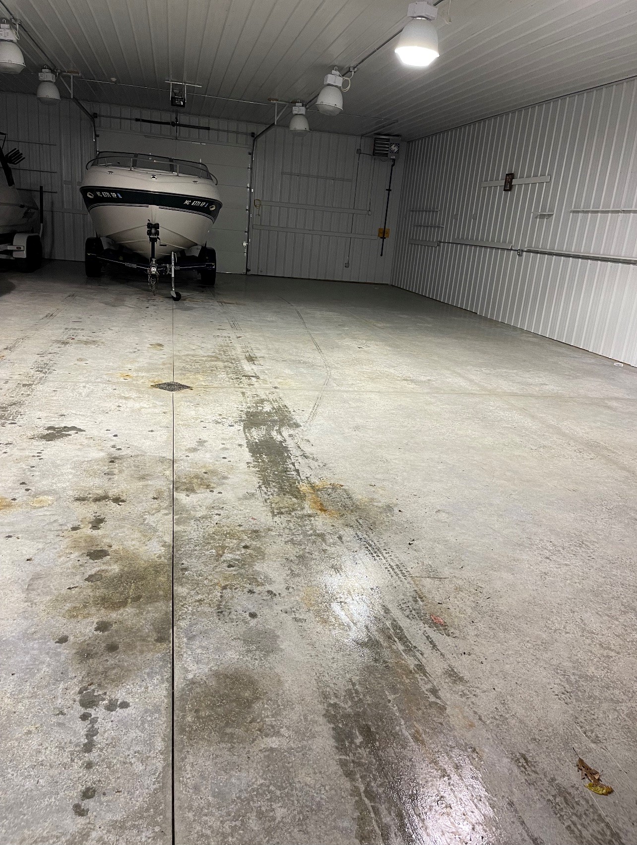 Rent Indoor Pole barn available for inside storage (up to 28ft) in